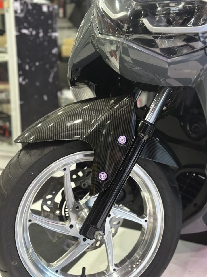 Nmax 125-155 2015-24 2.Model Karbon Ön Çamurluk