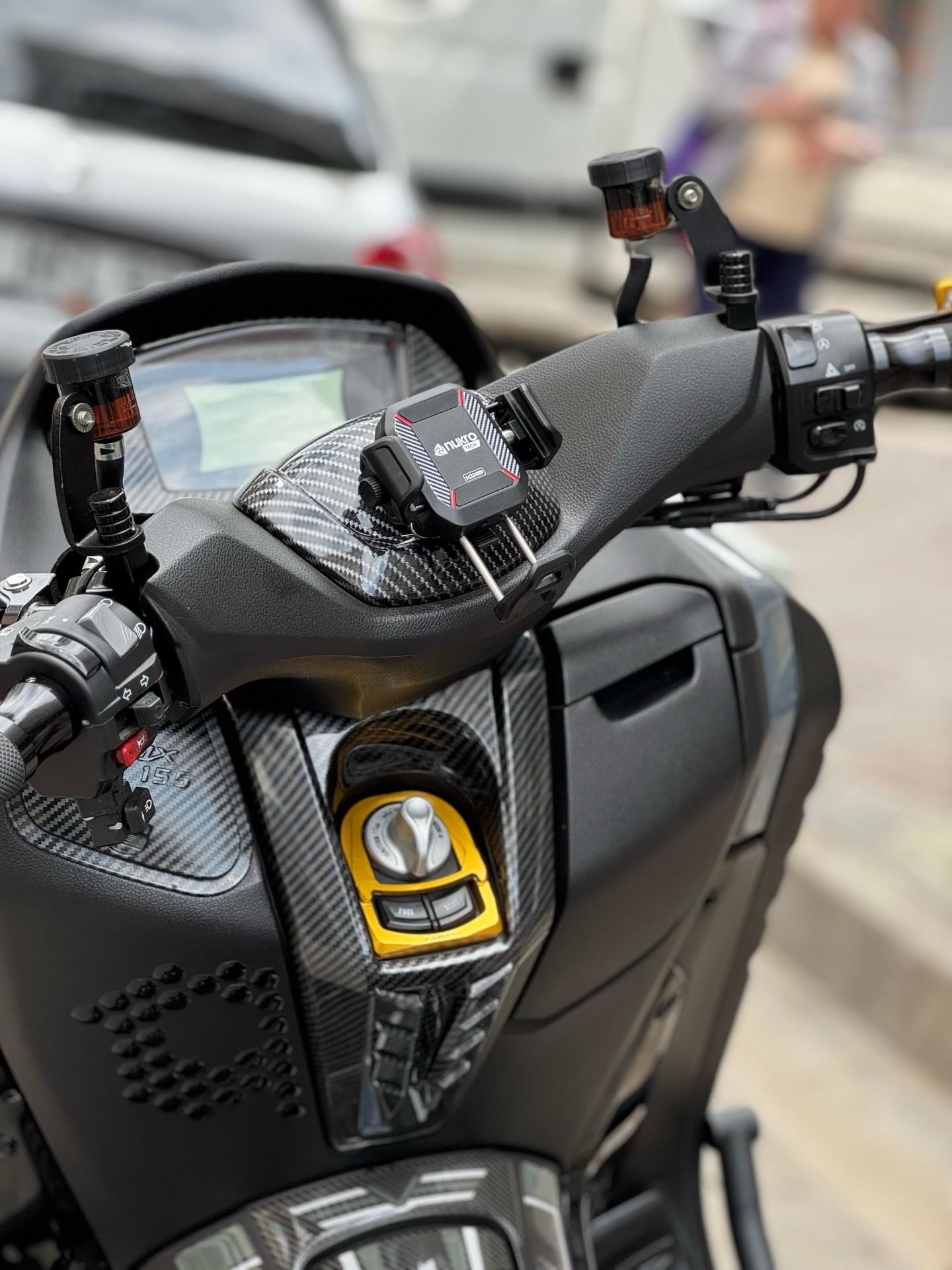 Nmax 125-155 2021-24 Karbon Şarjlı Tel Tutucu
