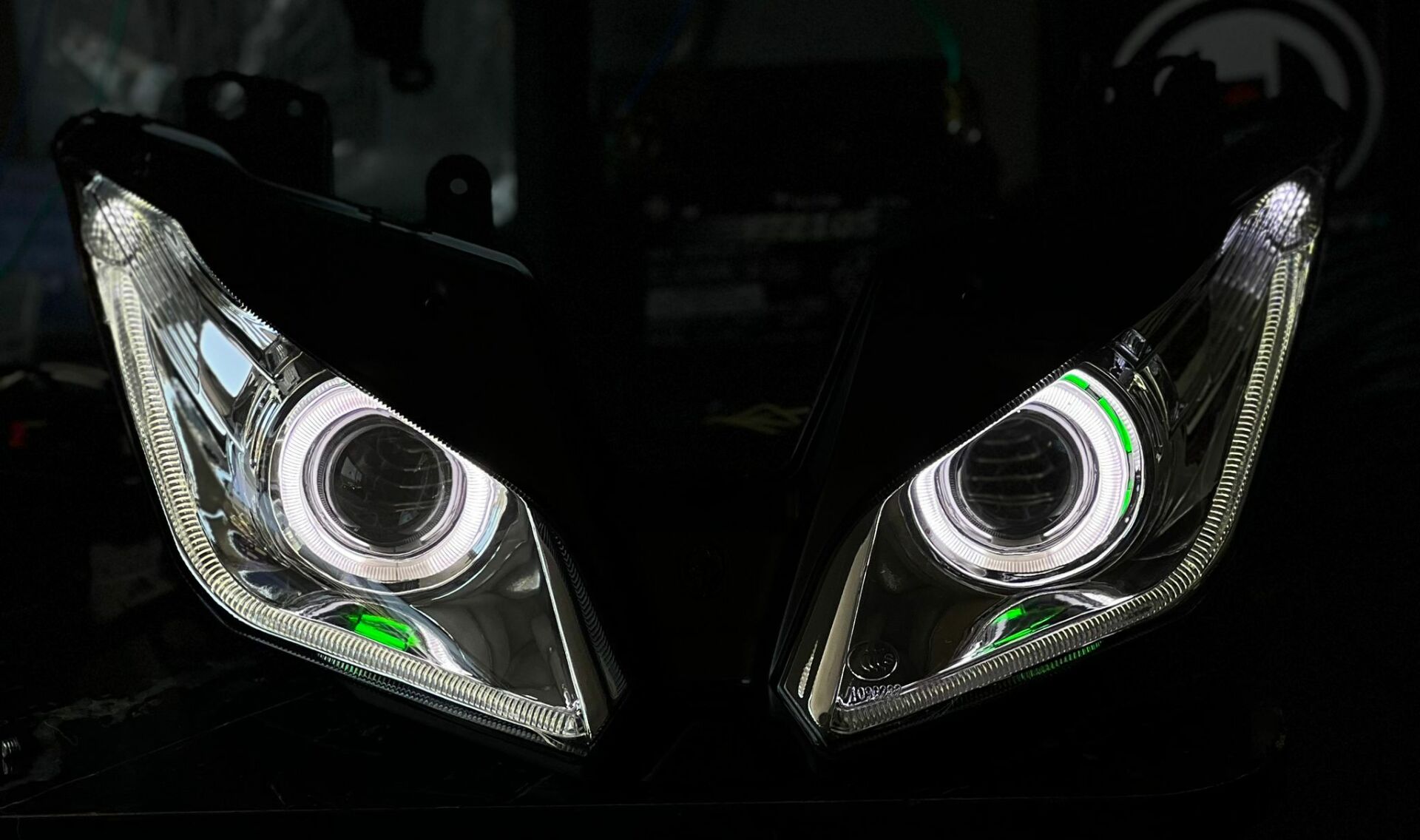 Kawasaki Ninja 300 Angel Eyes Green Ön Far