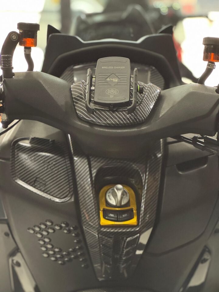 Nmax 125-155 2021-24 Karbon Wireless Şarjlı  Telefon Tutucu