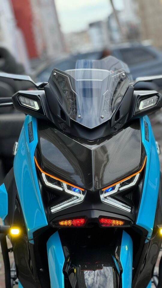 Xmax 250-300 2024 Art Model Spor Ön Cam Ve Braket Seti