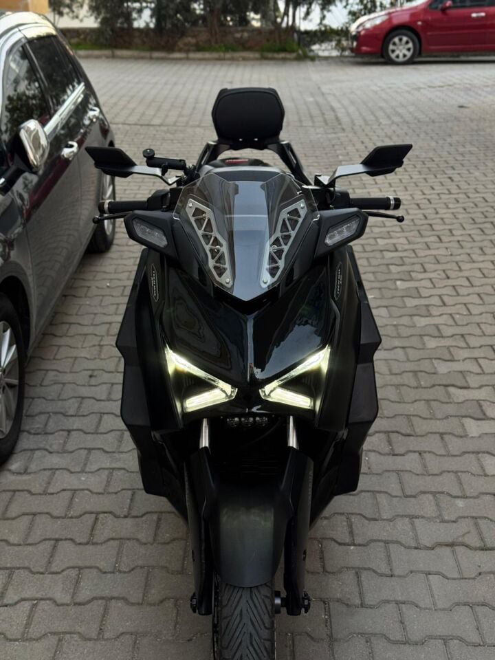 Xmax 250-300 2024 Art Model Spor Ön Cam Ve Braket Seti