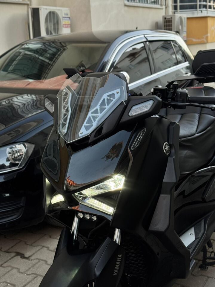 Xmax 250-300 2024 Art Model Spor Ön Cam Ve Braket Seti