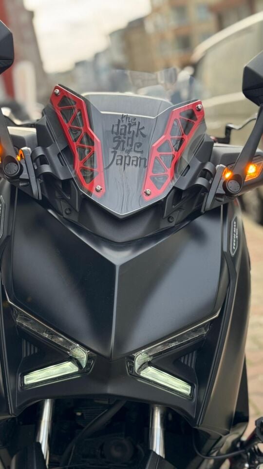 Xmax 250-300 2024 Art Model Spor Ön Cam Ve Braket Seti