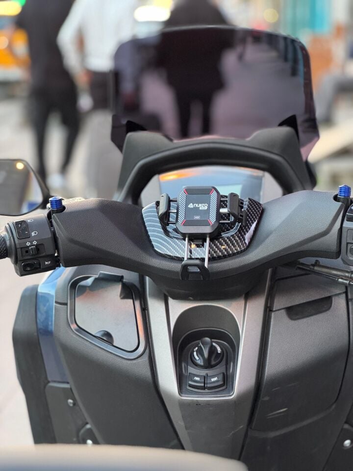Nmax 125-155 2021-24 M33 Karbon Kapaklı Telefon Tutucu