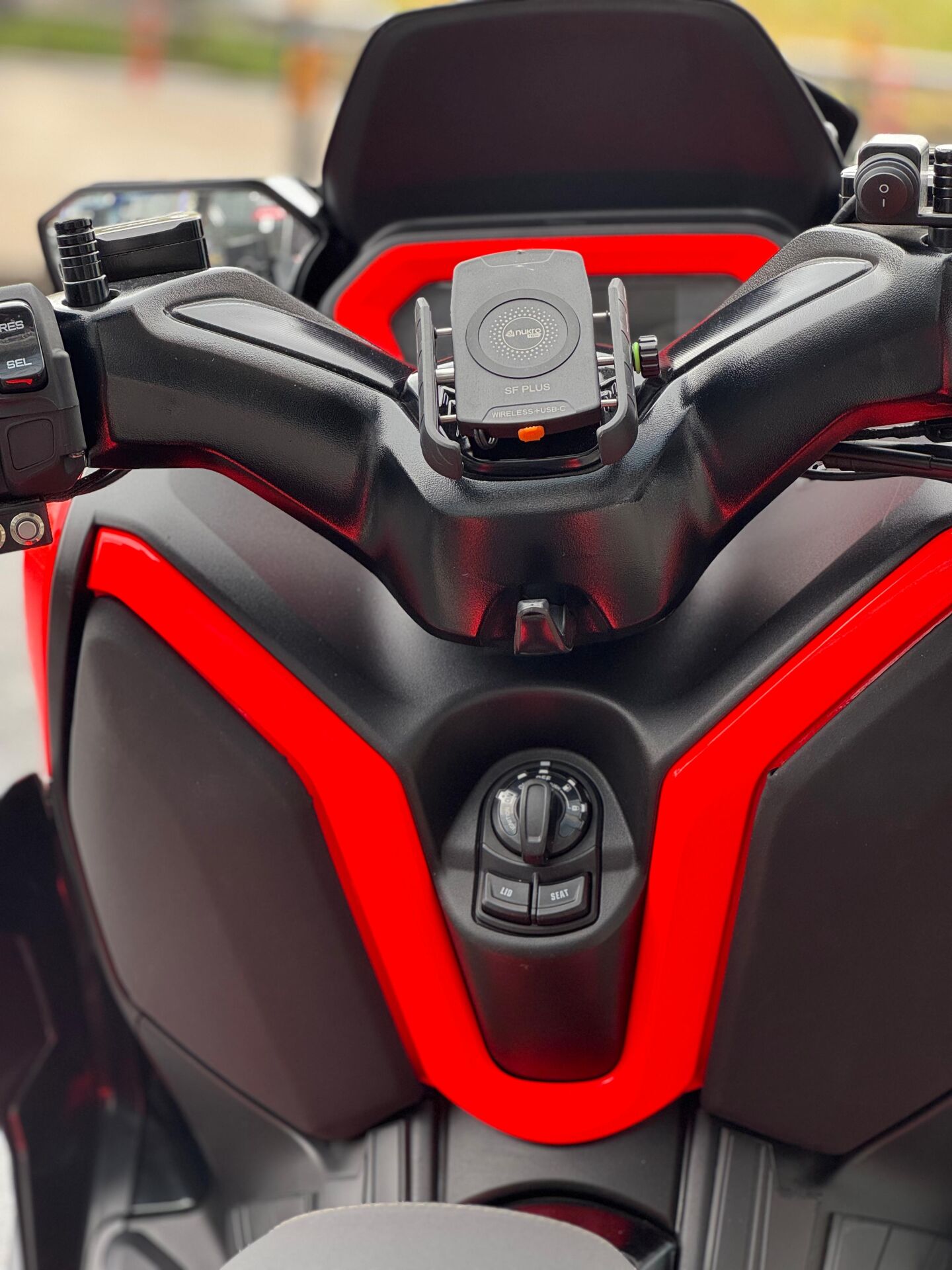 Xmax 250-300 2018-24 Sf Plus Şarjlı Soketli  Telefon Tutucu