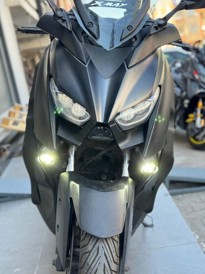 Xmax 250-300 2018-2023 Gövdeli Sinyal Ve Sis Farı