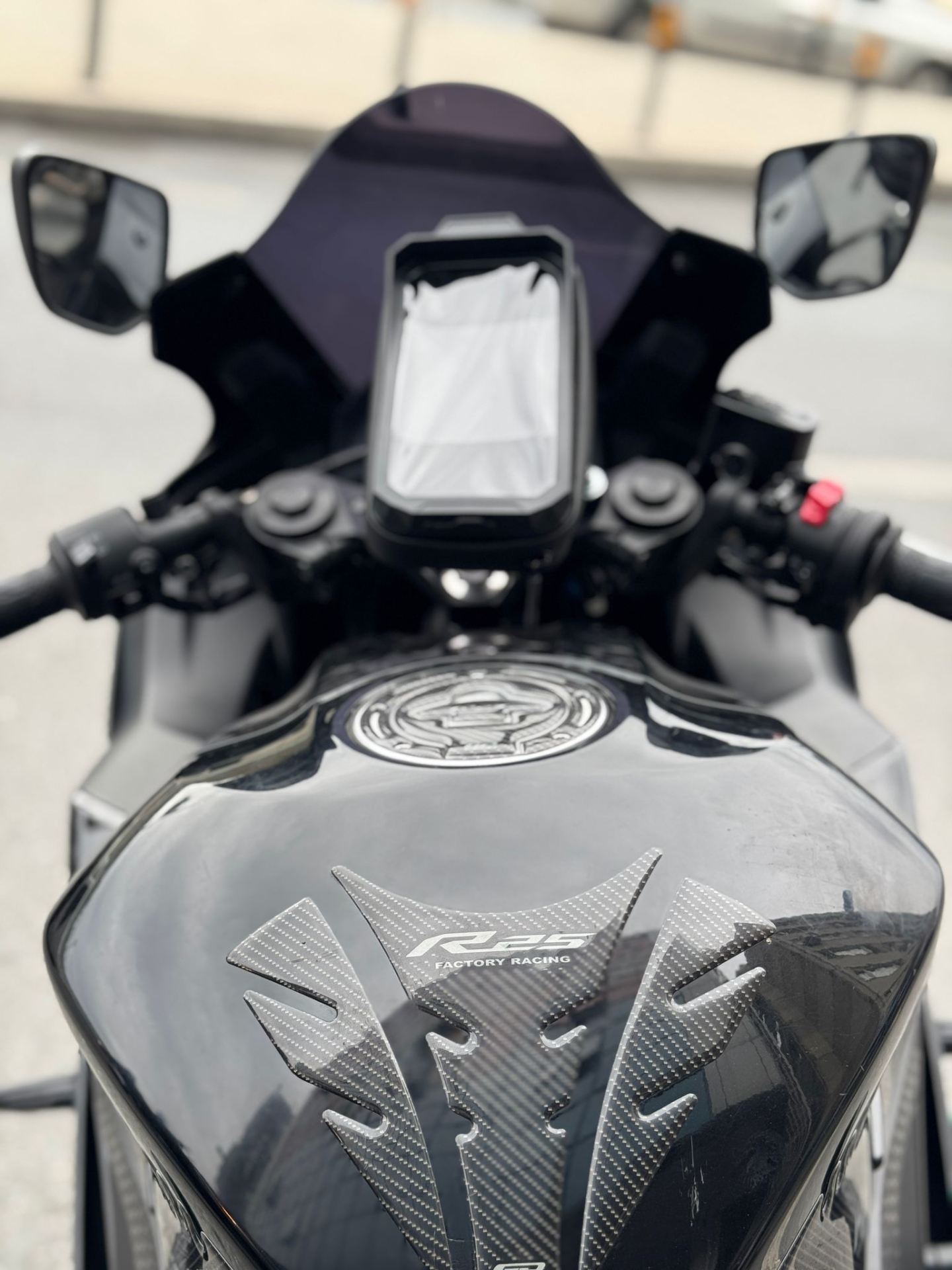 R25 Mt-25 2019-26 Kapalı Telefon Tutucu