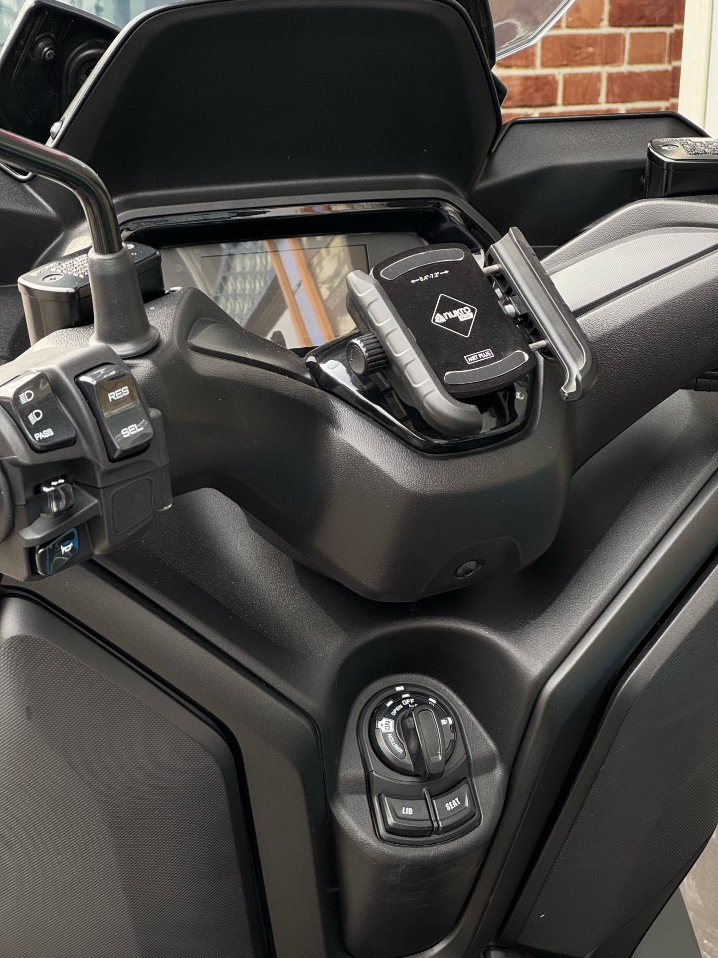 Xmax 250-300 2018-25 Piona Black Mrt Plus Kapaklı Telefon Tutucu