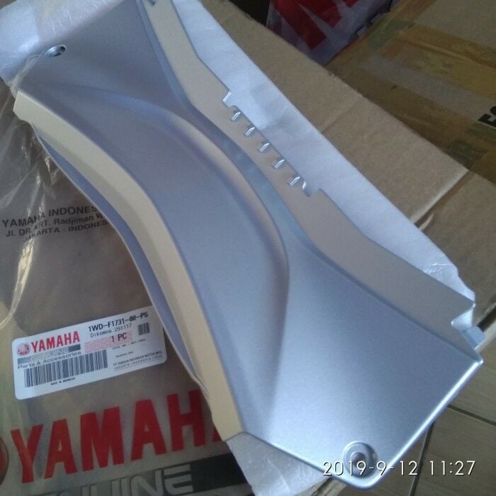 Yzf R25-Mt 25 Orjinal Sele Ara Kapak Mat Gümüş 1WDF173100P6