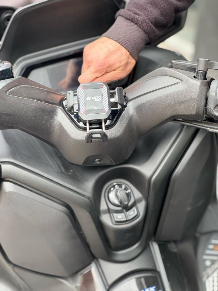 Xmax 250-300 2018-24 Şarjlı Wireless M33 Plus Telefon Tutucu