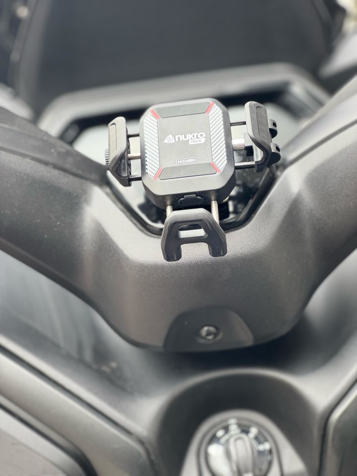 Xmax 250-300 2018\24 Şarjlı Wireless M33 Plus Telefon Tutucu