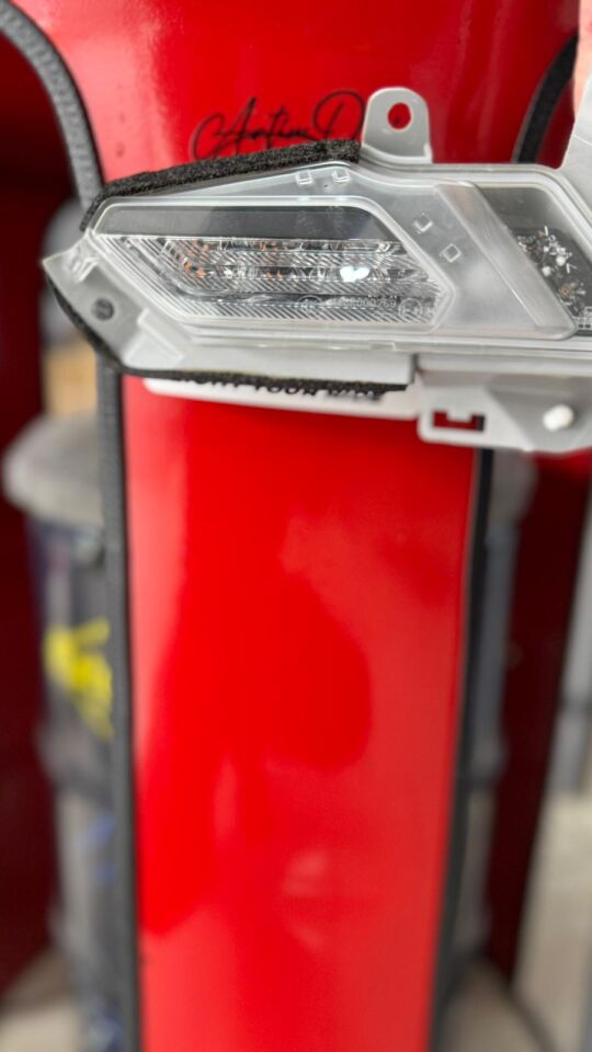 Orijinal Xmax 250-300 2024-26 Sağ Sinyal BKAH332000