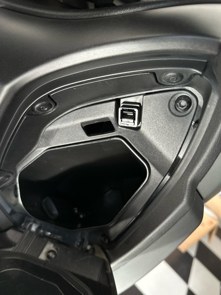 Xmax 250-300 2018-24 Torpido Çekmece  Kilit Klips 9046413801