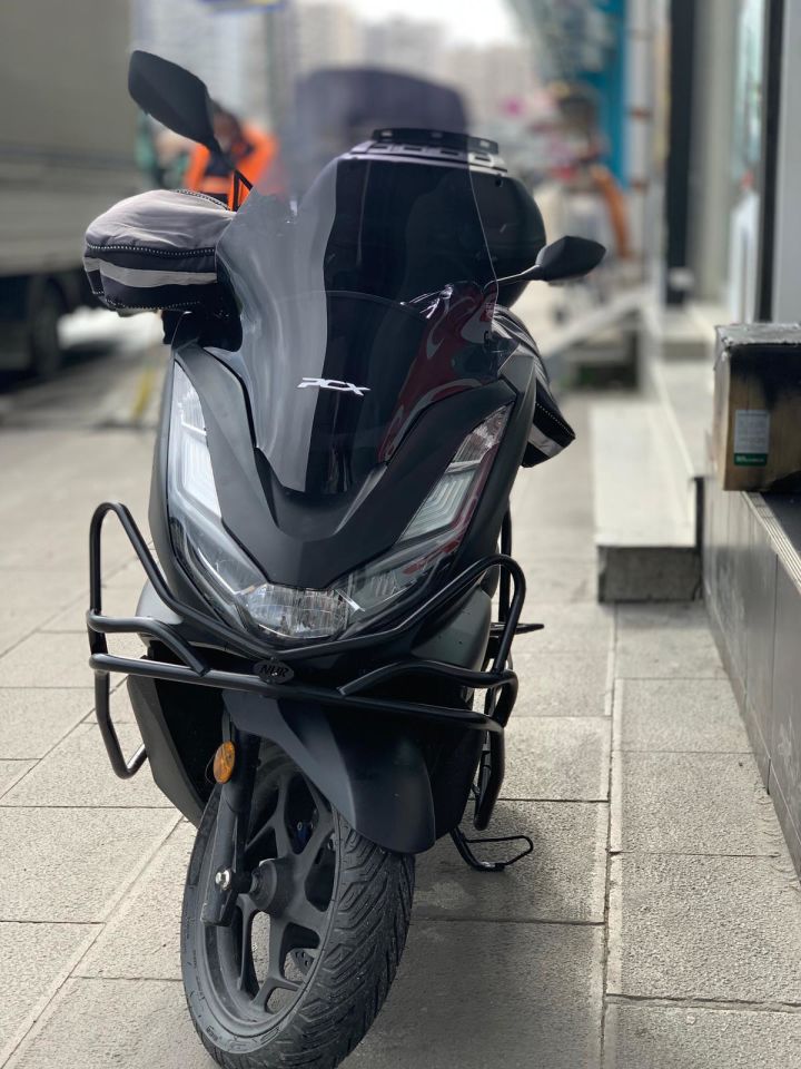 Honda Pcx 2021-24 Uzun Koyu Füme Ön Tur Camı 75 Cm