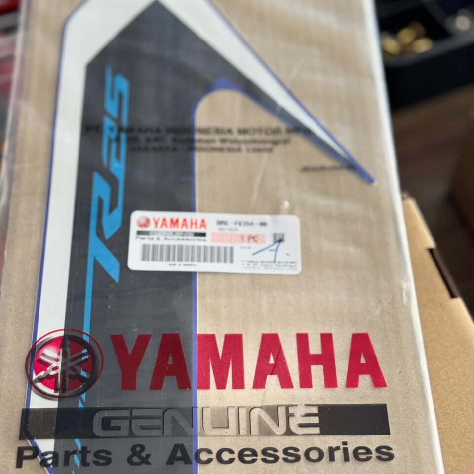 Yzf R25 2025-26 Sağ Grenaj Stıcker BREF83940000