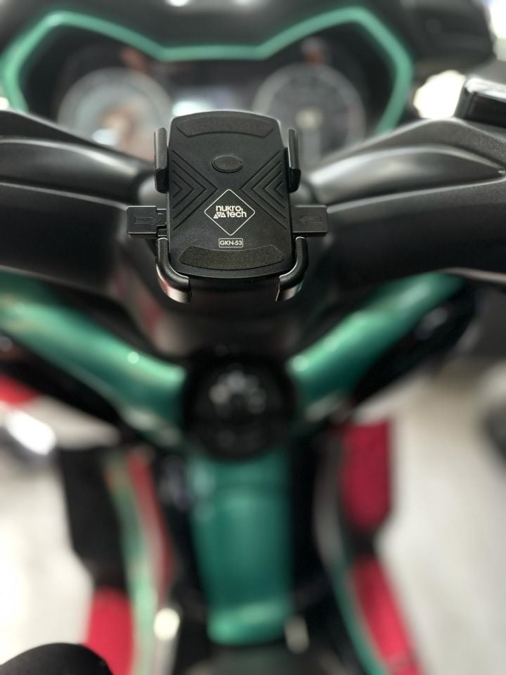 Xmax 125-250-300-400  2018-24 Mat Kapaklı Telefon Tutucu