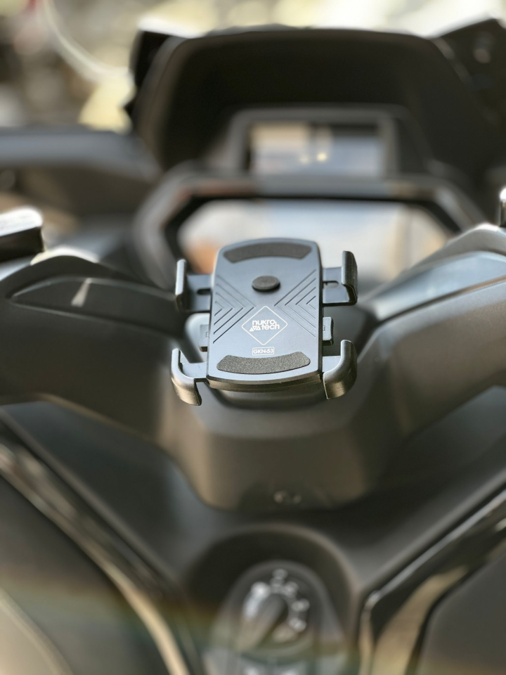 Xmax 250-300 2018-24 Mat Kapaklı Telefon Tutucu