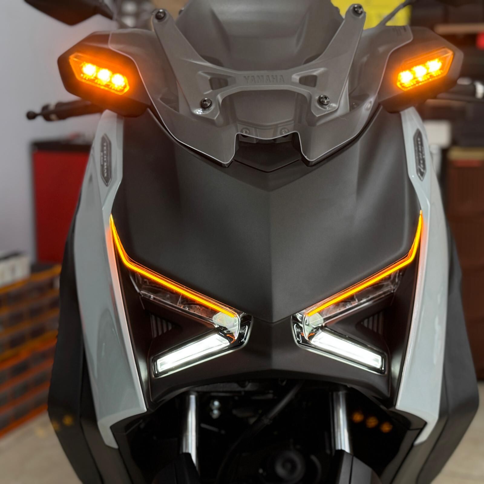 Xmax 250 2025-26  Amerikan Dans Modülü Far Üstü Led Seti