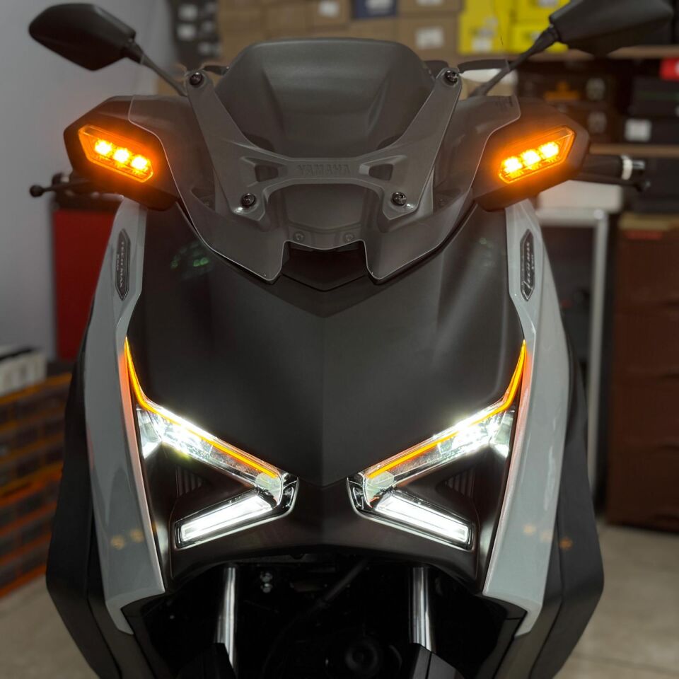 Xmax 250 2025-26  Amerikan Dans Modülü Far Üstü Led Seti