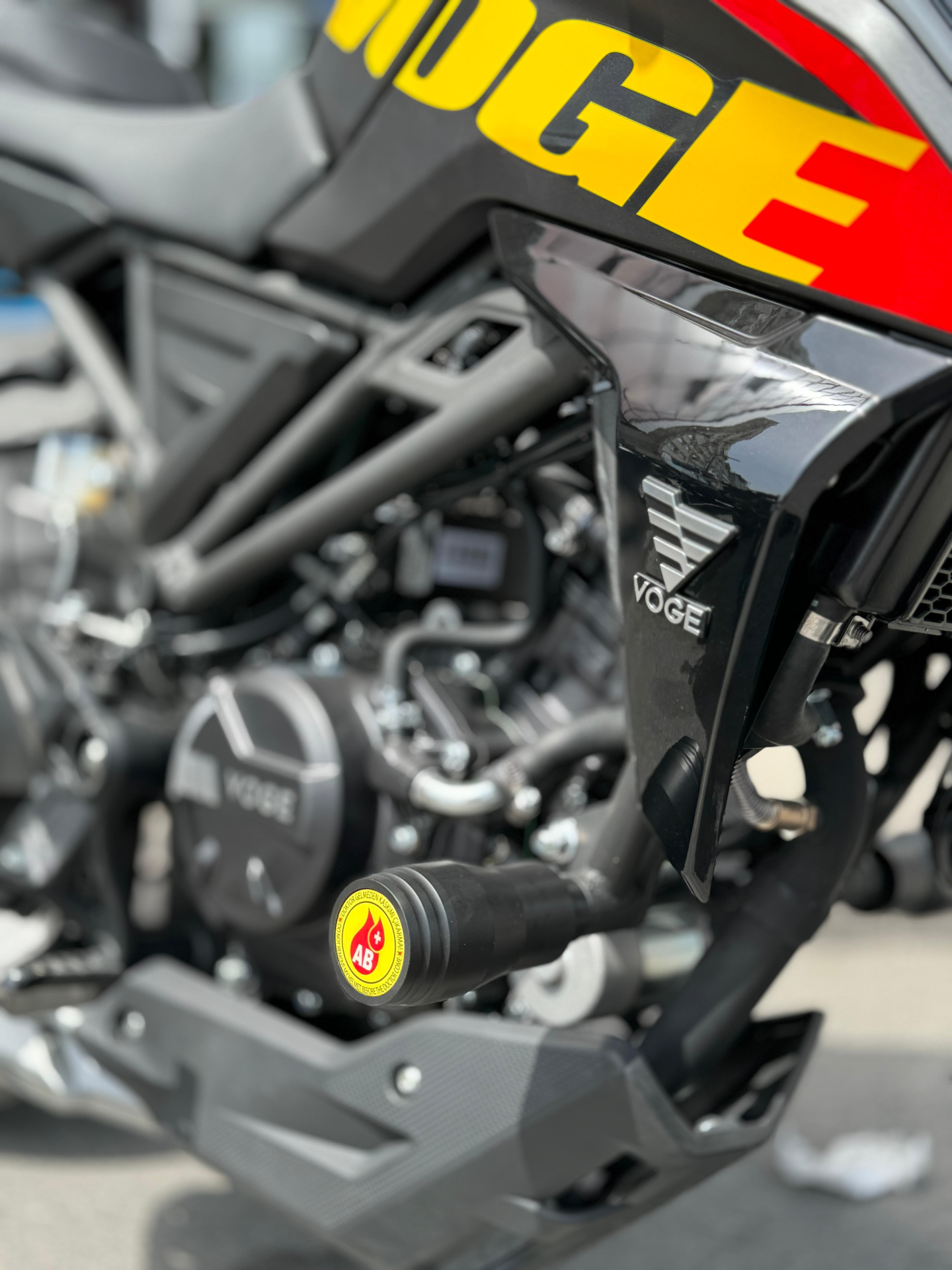 Voge 125R Koruma Takozu