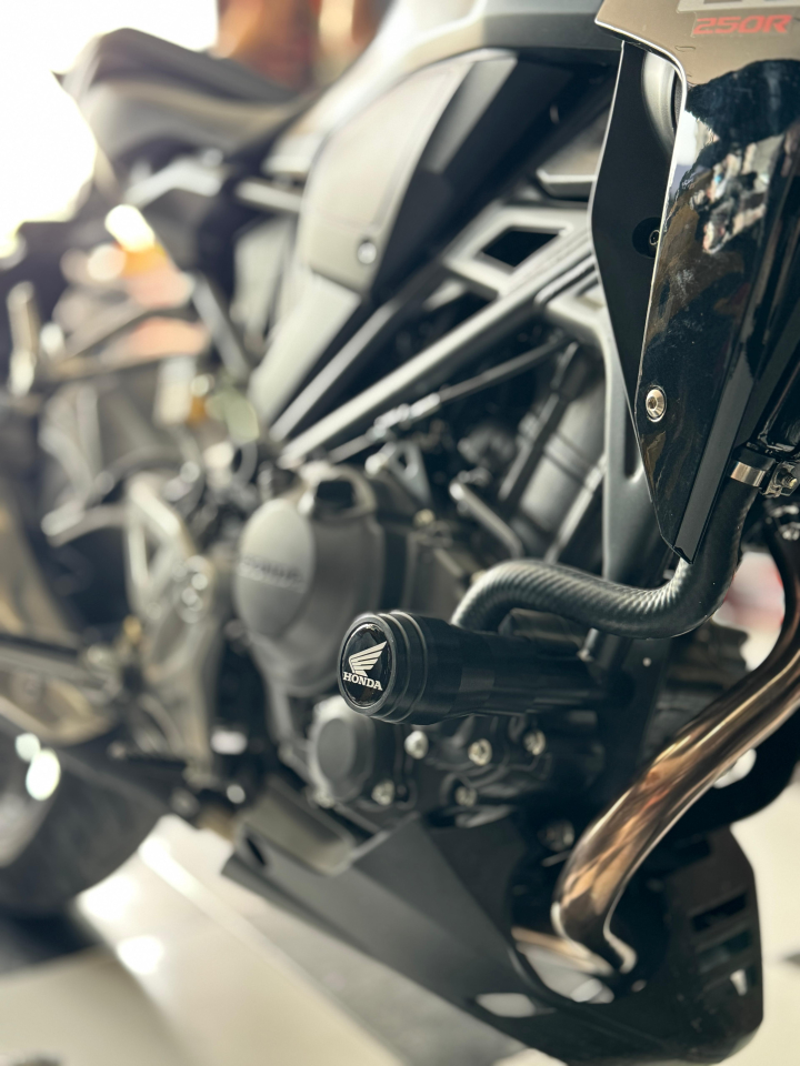 Cb 250R Koruma Takozu