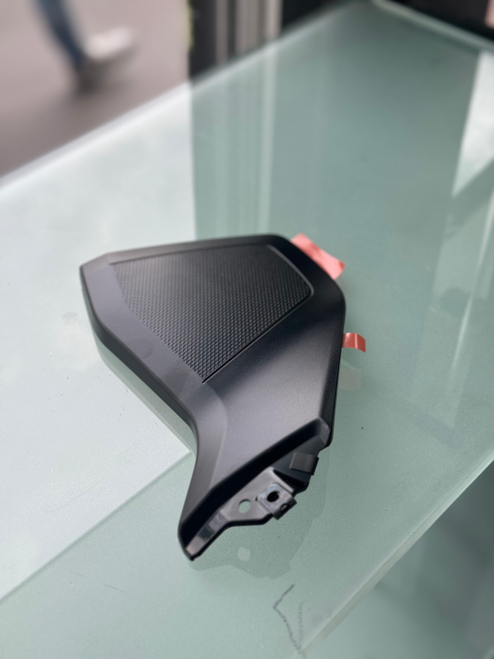 Orijinal Mt-09  Depo Yan Kapak Sağ 1RC2410801