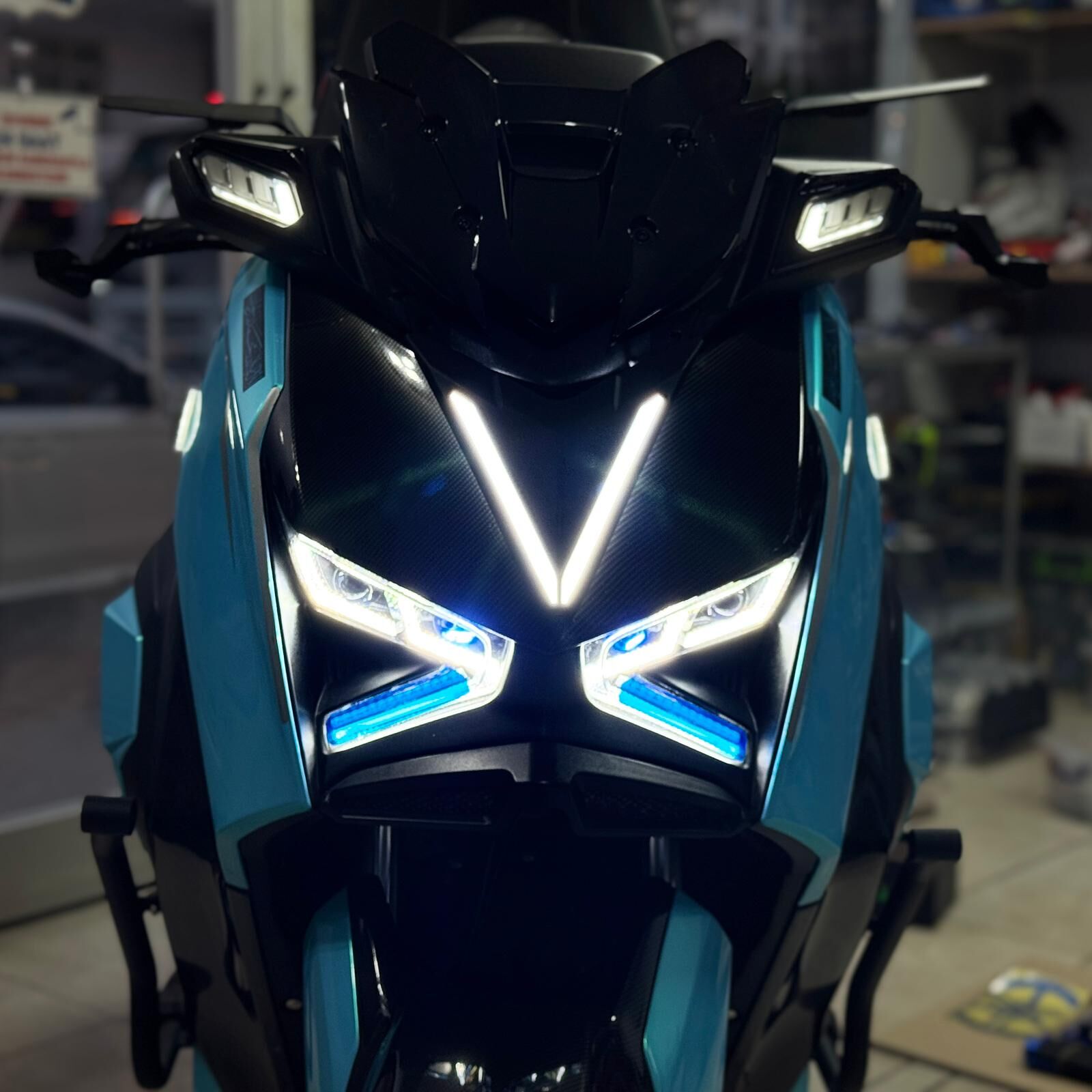 Xmax 250-300 2024-26 Ön V Led Işık