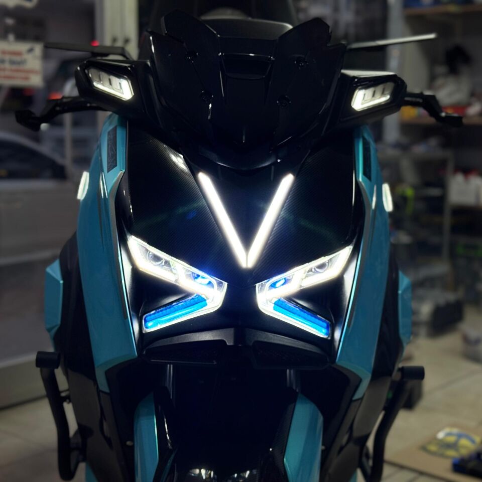 Xmax 250-300 2024-26 Ön V Led Işık