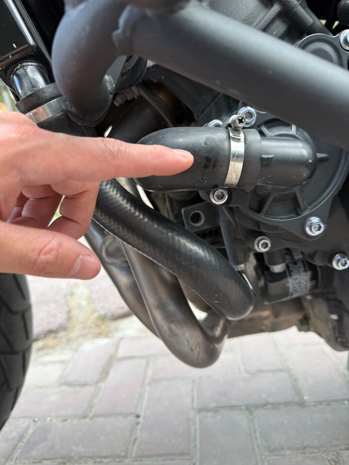 Tracer 900 Radyatör Hortumu 1RC125880000