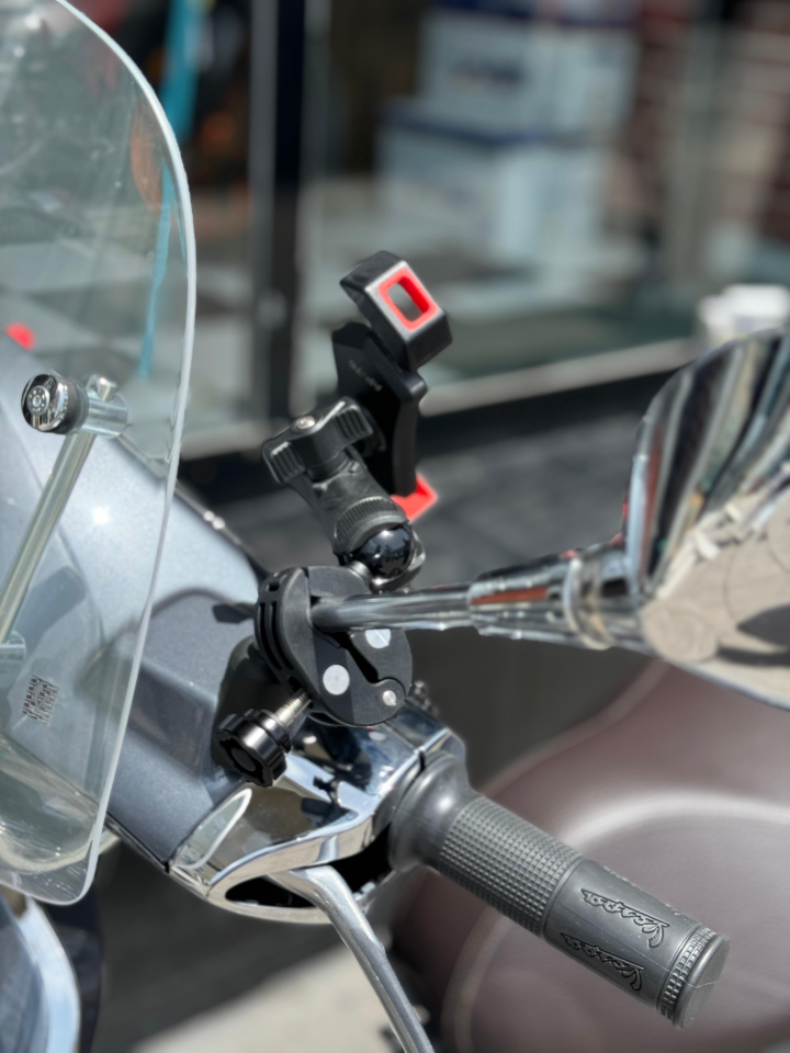 Vespa Ayna Bağlantılı Telefon Tutucu